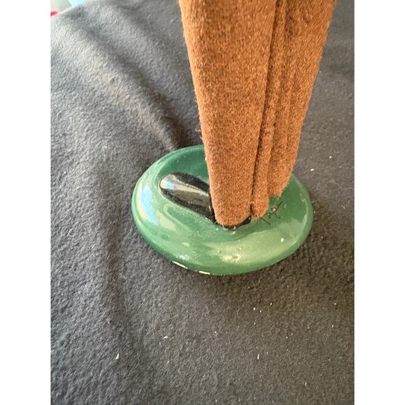 Rare BYERS CHOICE 2016 BURGUNDY FAMILY MAN HOLDING GIFTS - Picture 4 of 5